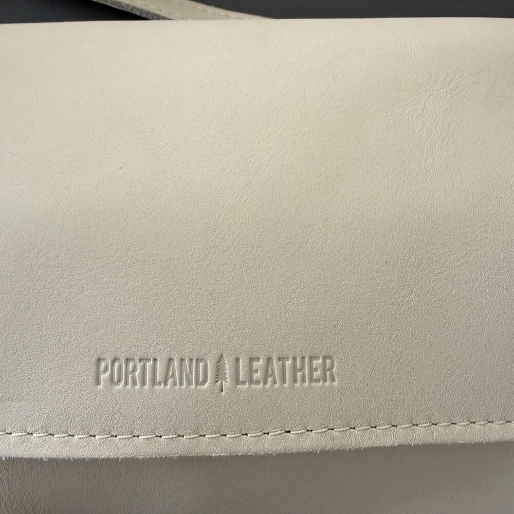 Portland Leather Cream Crossbody Shoulder Bag - Picture 9 of 16
